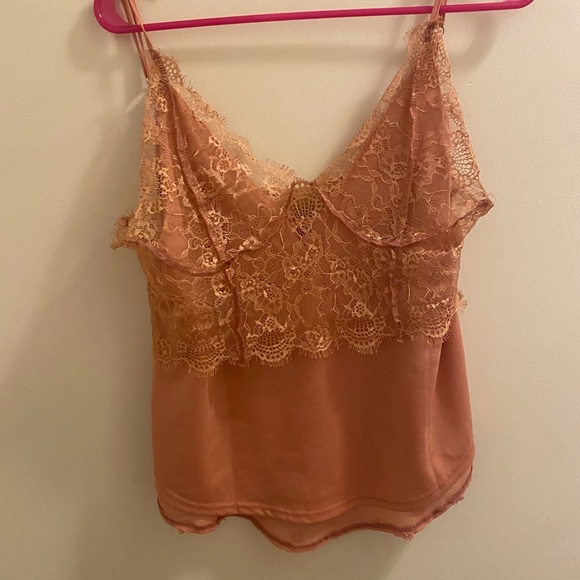 Size S peachy blouse - Picture 3 of 6
